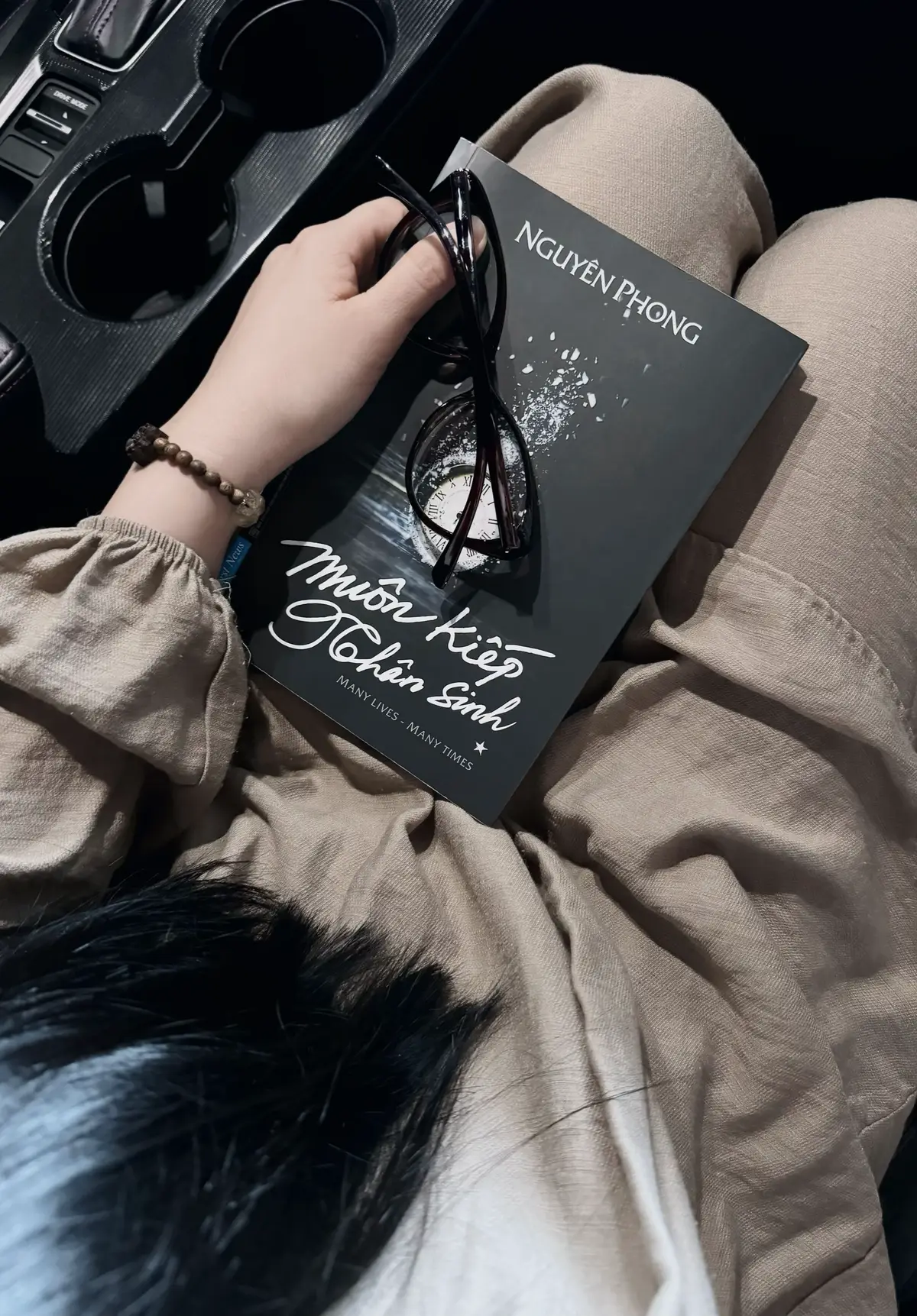 Tháng năm chậm rãi trôi 🍂 Em giữ cho mình trái tim biết rung động trước những điều nhỏ bé 🌱  #phatphapnhiemmau 