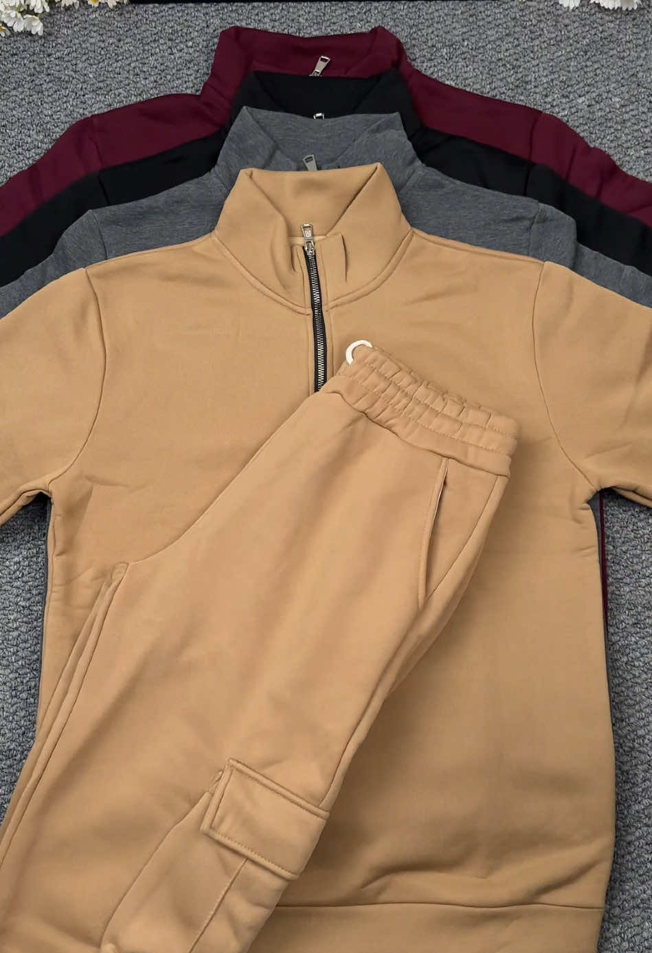 These fleece lined pants set are a winter essential ❄️🔥 #shirts #sweatshirt #sweatpants #suit #pants#texture #twopiece #streetwear #fallfashion #spotlightfinds #tiktokshopblackfriday #tiktokshopcybermonday #tiktokshopfalldealsforyou