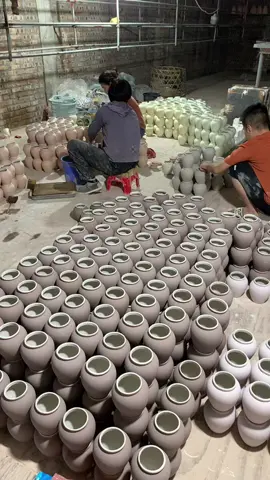 Măc áo cho em lu đây ạ #gomsumyanh #gốm #lu #dogiadunggiare #gốm_sứ #giaitritiktok 