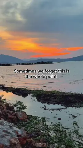 TikTok please find my sunset lovers 🌅 #sunsetlover #sunsetvibes #sunsetbeach #kenyantiktokers #speak_yourmind 