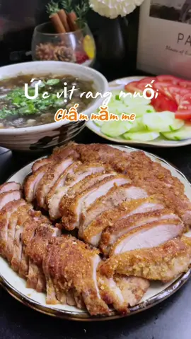 Ức vịt rang muối ,chấm mắm me ,ta nói cái món này thêm một ly sinh tố lúa mạch nữa là nhứt cái nách #monngonmoingay #nauancungtiktok #diemtran #comnha #LearnOnTikTok 