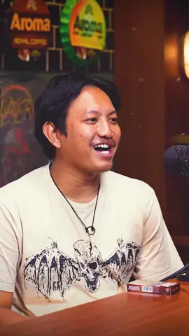 Bisa semirip itu ya, Fren, suaranya. Curiga beneran Davi Siumbing yang nyanyiin. 🤣 Tonton keseruan Kasih Paham Bro bareng @Davisiumbing di channel YouTube Rockaroma!🔥 #RockAroma #KasihPahamBro #UrbanStriver #BebasinRasaLo #PrazTeguh 