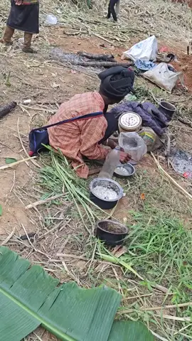 #ငါတို့အဆင်မပြေဘူးပြောပြောနေတာ #သူတို့ဘဝတွေလောက်ဆိုးအုံးမှာလား #ရင်ထဲထိတယ်ဗျာ #😔😔😔😔😔 #crdvideo 