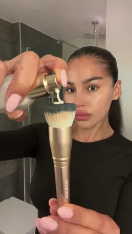 Magic in a bottle 🤍 @Meroda Cosmetics DC: RAMROUM #merodacosmetics  #makeup #foundation #changingfoundation 
