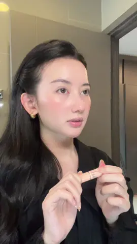 Cái nết đánh son cỡ đó, tháng đánh chừng 2 cây 😂. Tới giờ còn ai chưa biết thỏi son dưỡng quốc dân này không ạ ??  #khoetrongdepngoai #sonduongdhc 