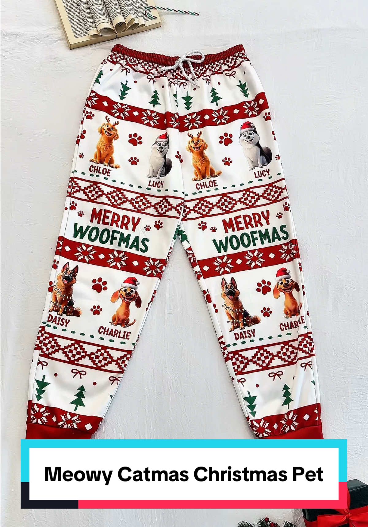 Your holiday uniform has officially arrived. And it's fabulous 🎄😼 #macorner #sweatpants #meowycatmas #petlover #festivevibes