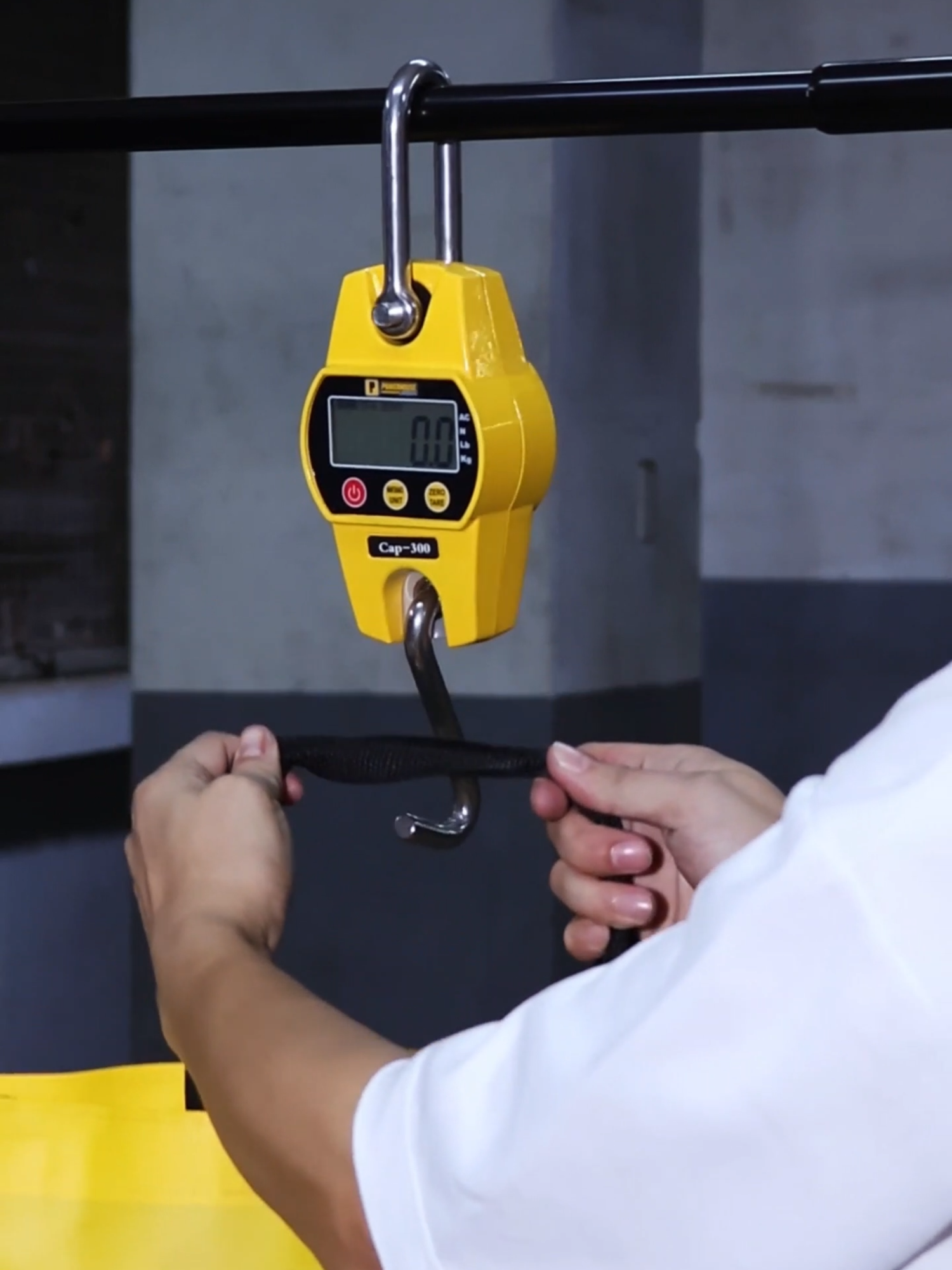 I-unbox at i-assemble natin itong digital hanging crane scale na kayang tumimbang hanggang 300 kg! 😎 Perfect sa negosyo o personal use. #unboxing #timbangan #hangingscale #negosyo#livestock