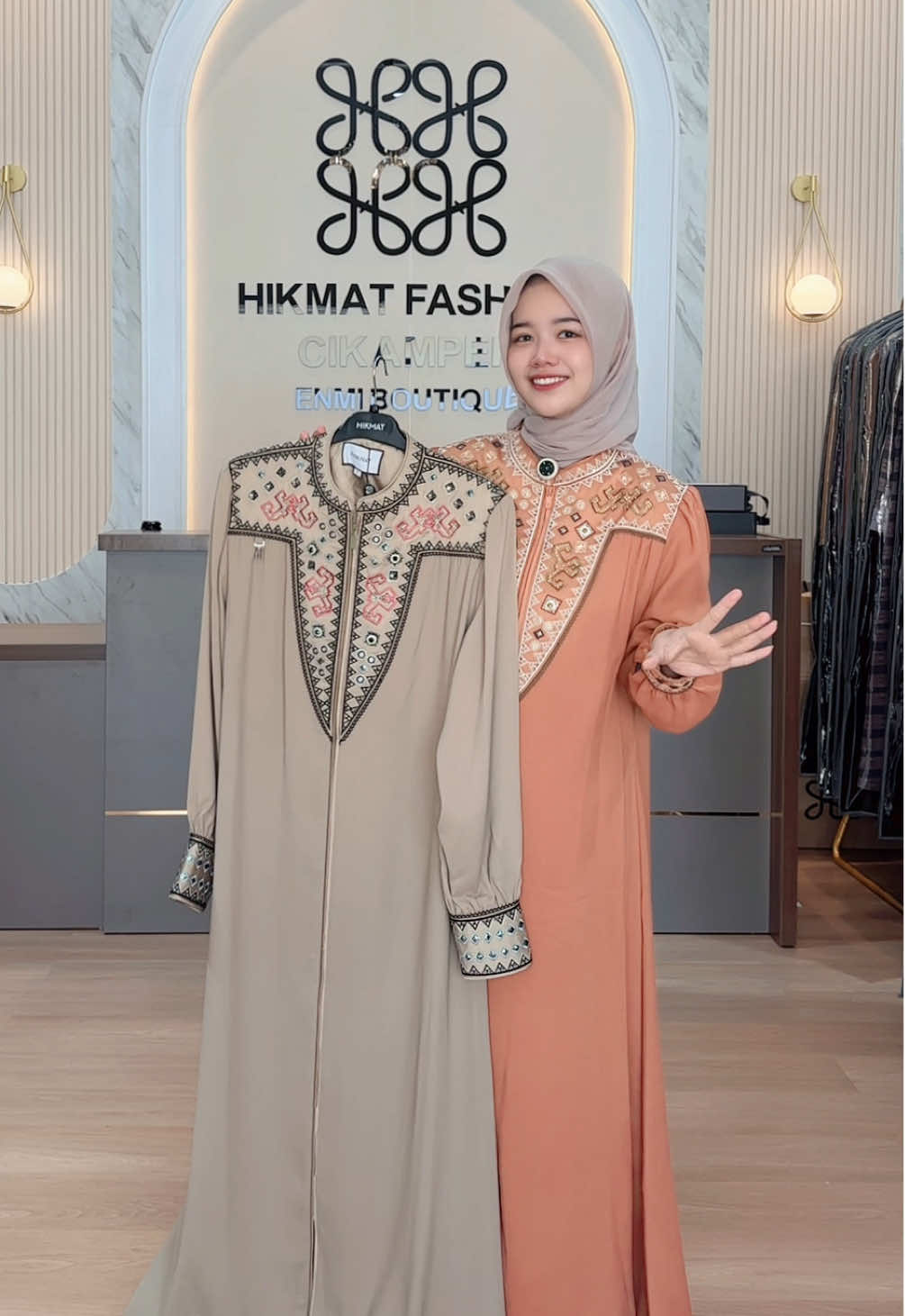 Abaya hikmat original A4120 Orange & Green size lengkap ya bunda 😍 cek di live kita untuk extra diskon di harga ambyar 🥰🫶🏻 #livehighlights #hikmatfashion #hikmatfashionoriginal #abayahikmatfashion #fyp 