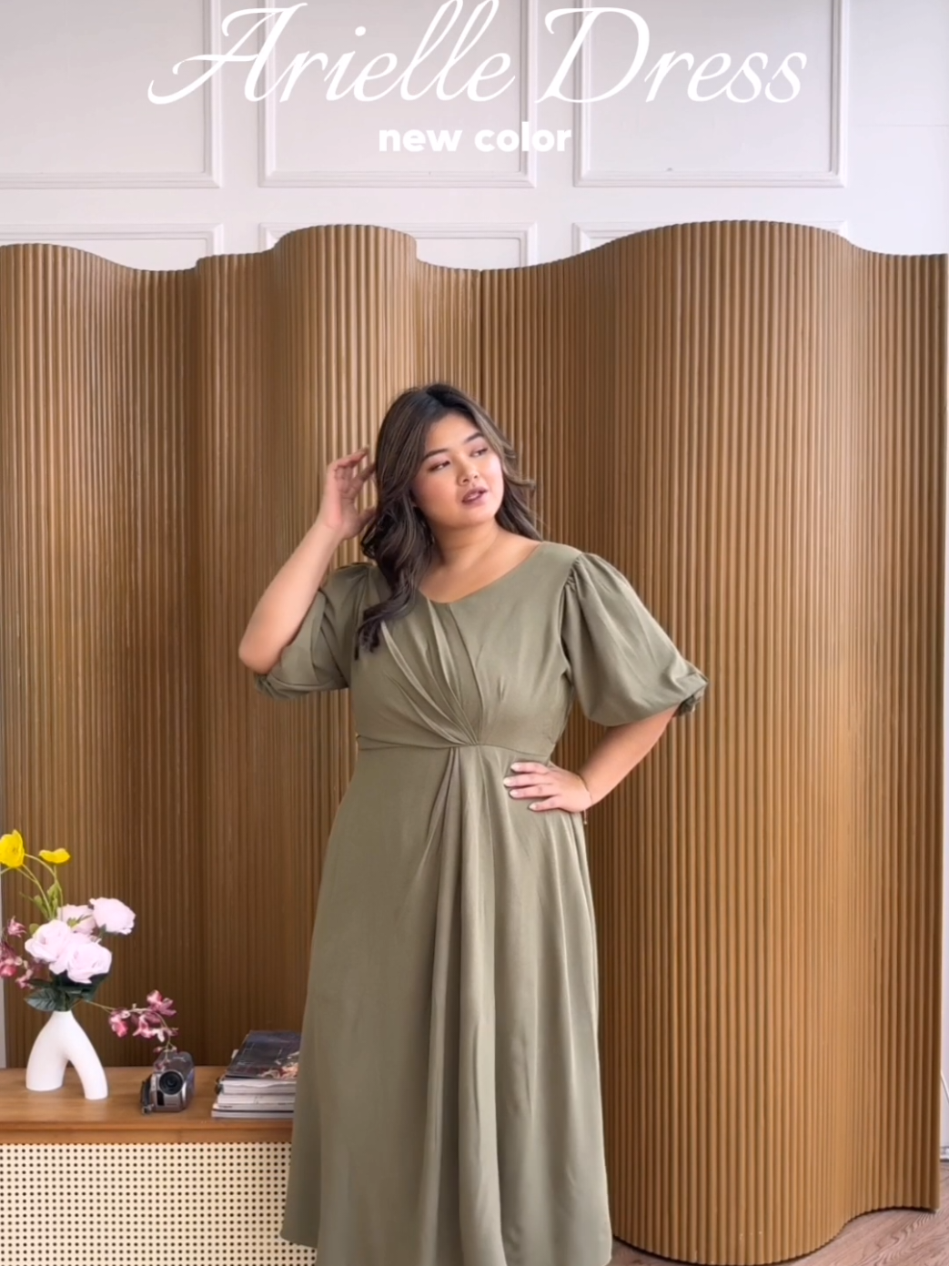 Arielle Dress new color 💕 Pilihan pas buat kamu yang mau tampil feminin, stylish, sekaligus nyaman dengan slit detail yang bikin look kamu makin sexy! ✨ #bigsize #bigsizefashion #dress 