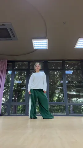 😛🤌🏻💚 dc: @4  #fypシ゚ #fypviralシ #dancer 