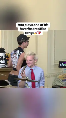 tota plays one of his favorite brazillian songs💅❤️‍🩹#kaicenat #tota #mafiathon3 #fyp #viral