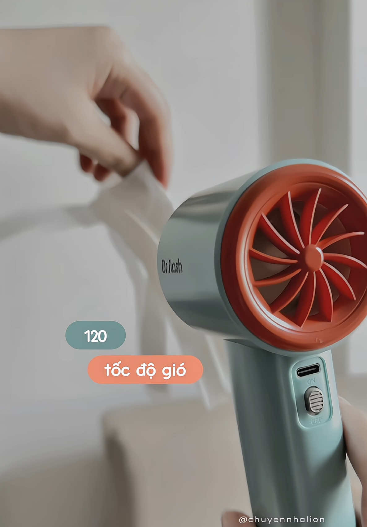 Dùng đồ của nhà @DrFlash-VN món nào cũng hịn, cũng ưng hết ce uiii #drflash #quatcamtay #quatdrflash #quatcamtaymini #quatdidong 