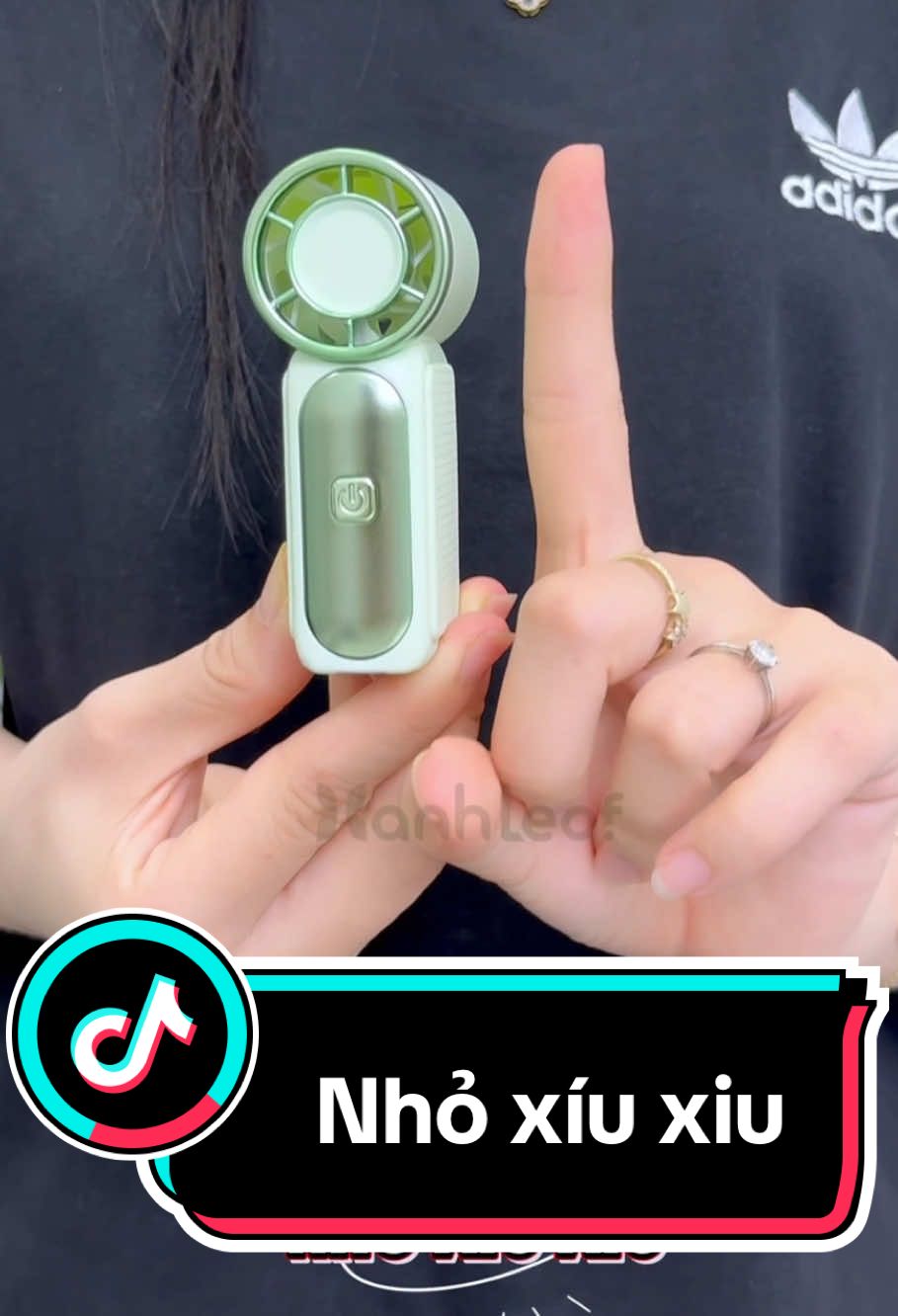 Nhỏ xíu xiu chỉ bằng 1 ngón tay nè 😛😍 #quatcamtay #xanhleaf #quatcamtayminicaocap #fyb #quatcamtayx688 