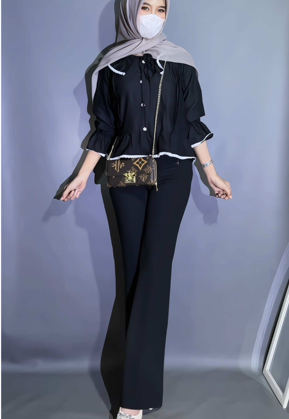 Cakep banget bajunya,bahannya adem banget #blouse #blousecantik #blousemurah #flaredpants #outfitinspo 