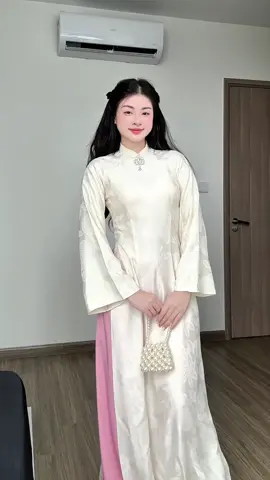 Áo dài lụa siêu đẹp luôn #embetocvang #xuhuong #aodai 