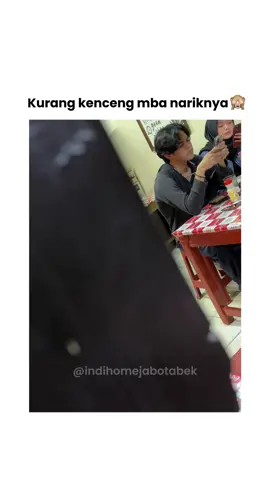 Aduuuh abangnya kurang rapih nih mainnya 😂 Untung semalem masih sempet nonton pake IndiHome Paket Movie Complete. Mulai Rp399 ribu/bulan udah dapet internet 30 Mbps + bebas biaya pasang, plus bonus 13 aplikasi streaming favorit. Pesan sekarang lewat MyTelkomsel atau datang ke GraPARI terdekat ✨ #indihomebytelkomsel #bersatulebihmudah #indihome