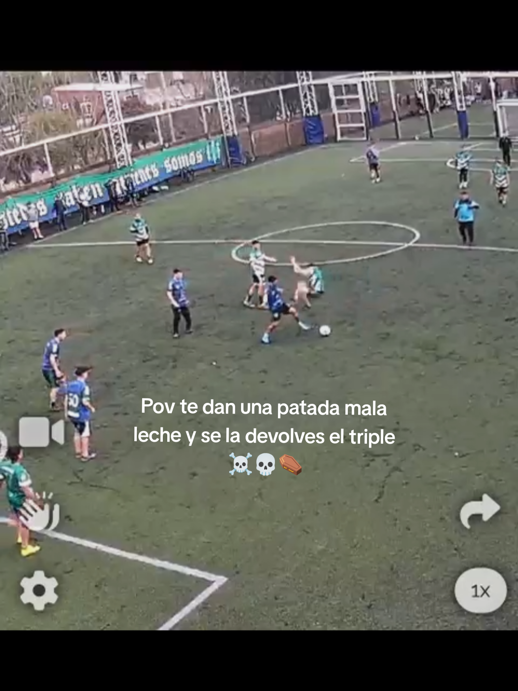 Decí que no lo agarro bien 🤣🫠🔪#futbol⚽️ #parati #argentina #potrero #fyp 