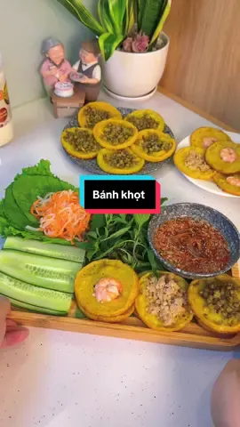 Từ ngày đổ bánh xèo lần nào cũng thành công xong lại giòn rụm nên nay em quyết định đổ bánh khọt luôn #nhaquynhdam #ancungtiktok 