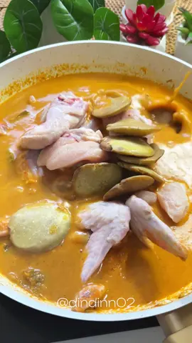 Cuss langsung ambil nasi anget 😍 Rendang ayam dimakan pake nasi anget” nikmatnya MasyaAllah , yuk cobain bikin juga dirumah ✨ Rendang Ayam Jengkol Bahan : 1kg Daging ayam (Marinasi dgn jeruk nipis dan garam ) Jengkol rebus (sesuai selera ) 1L Santan kental (dari 1 kelapa) 3 lbr Daun salam 3 lbr Daun jeruk 1 lbr Daun kunyit 1 btg Serai Garam , Gula pasir , Kaldu bubuk secukupnya Bumbu halus : 15 Bawang merah 10 Bawang putih 1 jempol Jahe 1 jempol Lengkuas 15 Cabe merah 1sdm Ketumbar 1sdt Merica Cara masaknya simak divideo ya  🫕 cookware by @gohappyofficialstore @valryofficial VALRY ELEGANY WOK PAN 28 cm Panci Wok Pan Anti Lengket Untuk Masakan Mewah ✅Ketebalan 3mili ( 2x lipat lebih tebal dr panci lain) ✅Gagang terbuat dari bakelite ✅Lapisan anti lengket white marble ✅3 Food grade tidak mengandung bahan kimia ✅Ringan mudah-digunakan ✅Tidak meninggalkan bau pada makanan ✅MOTIF garis mewah #rendangayam #resepsimple #reseptiktok #cookware #fyp 