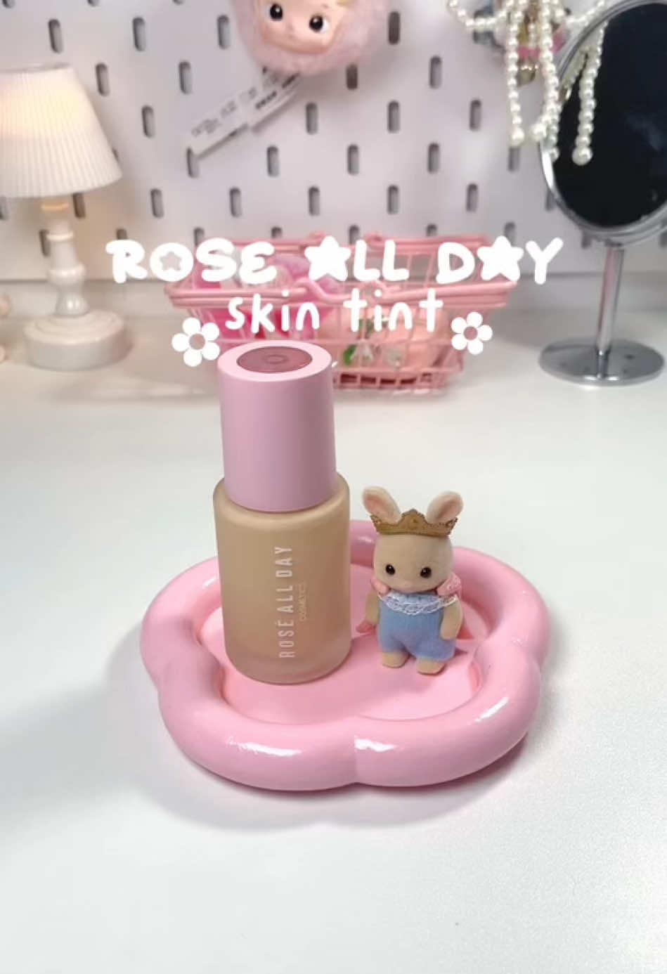 suka banget sama skin tint dari rose all day inii beneran seeringan itu skintint nyaa🥰 #skintint#lightweightskintint#roseallday#xyzbca#fyp  