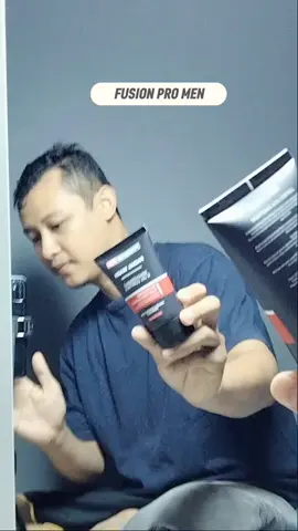 itu muka apak bungkus gorengan.? ...berminyak banget..! nih aku kaish tau pencuci wajah yang bisa mengangtak minyak berlebih dan membersihkan kotoran dari muka @fusionpromen.id #fusionpromen #facewash #brightoilcontrol #fyp 