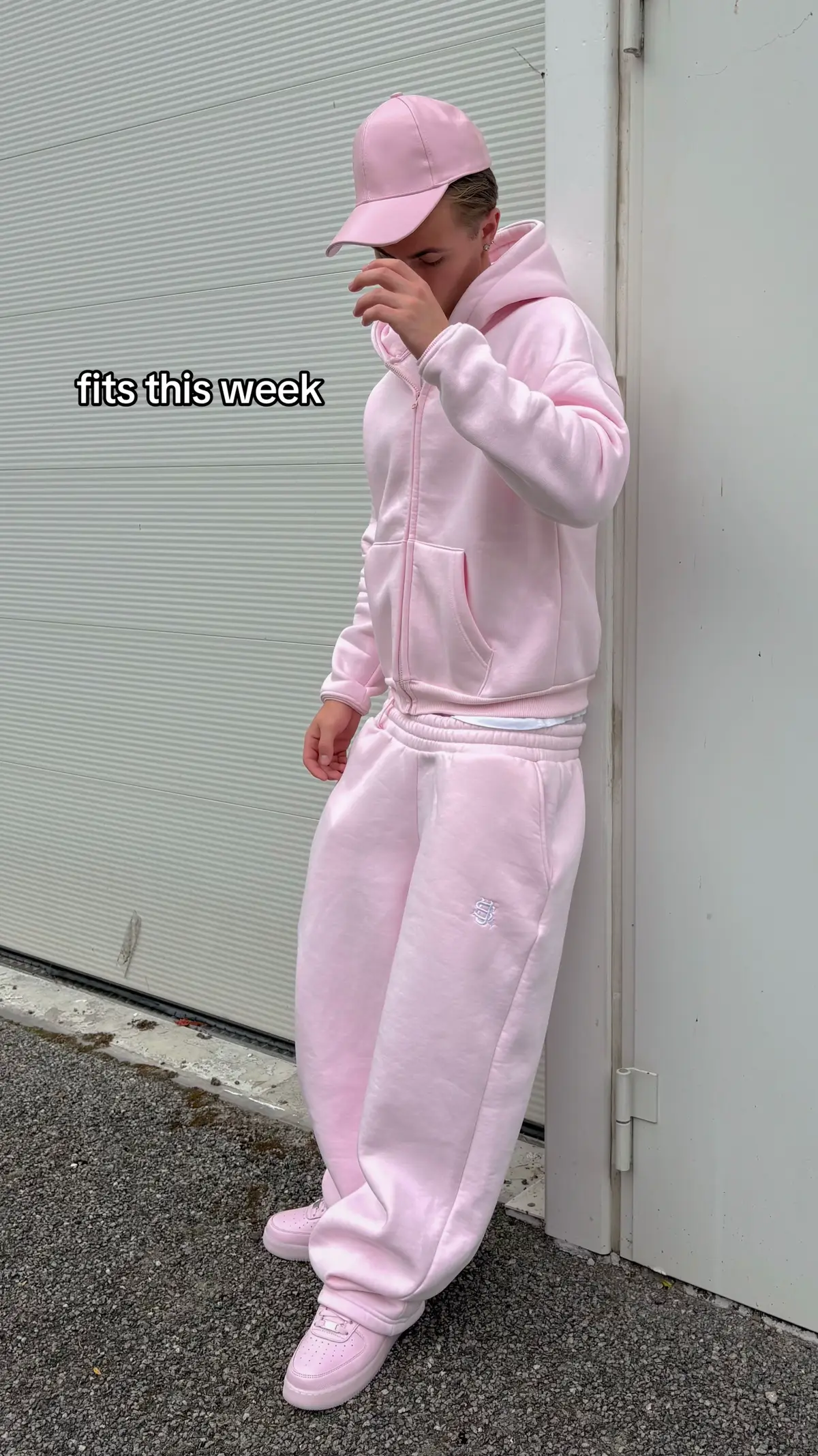 @Alekz | #fashion #outfitinspo 