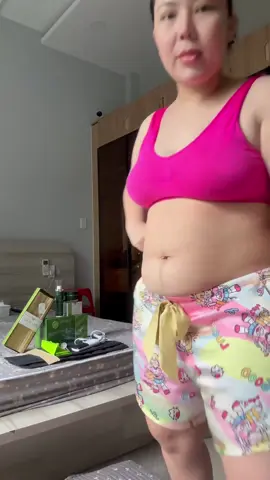 Mẹ bỉm mới sanh như em #py đây cả nhà ơi 😍 Phải nói là mẹ siêng lắm mới giữ được dáng thon gọn, không để “bụng mỡ sau sinh” làm mình tự ti 💪 ✨ Muốn dáng đẹp thì phải ốm, nhưng quan trọng nhất là MẸ phải bắt đầu siêng ngay từ giai đoạn đầu nhé! 🫧 Bộ 3 trợ thủ không thể thiếu trong công cuộc về dáng: 👉 Ủ nóng thải mỡ 👉 Kem tan mỡ 👉 Gen nịt bụng Mẹ nào cũng có thể đẹp như thời con gái nếu chăm chỉ mỗi ngày 🌸 📩 Comment hoặc ib ngay cho shop để được tư vấn cách dùng chi tiết và liệu trình phù hợp nha 💖 #MeBimSauSinh #VeDangSauSinh #BungThonEoGon #UThonGon      