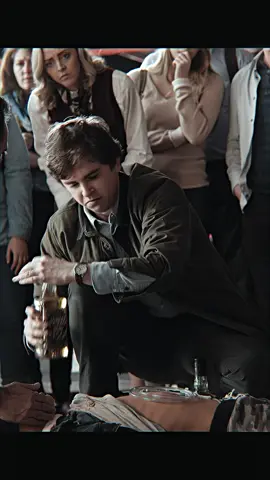 #gooddoctor #doctor #tv  ( Good Doctor S1E01 ] Sean noticed that the child had fluid accumulation in his heart and asked the doctor to perform an electrocardiogram examination. Unexpectedly, the doctor didn't pay much attention to Sean's words after seeing the symptoms, which almost caused a big problem. Friends who like it can like, follow, and bookmark it.