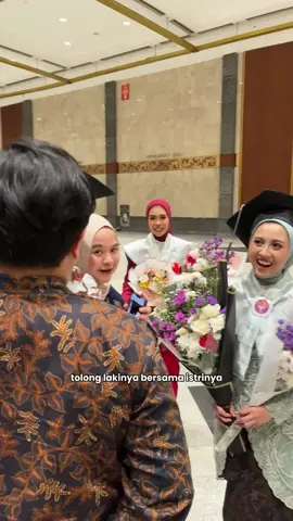 Ini baru mantap tetep bisa kuliah sambil nikah dan ngurus anak 🤩 Baju one set aku dari @Kinnas Batik  #fyp #nikah 