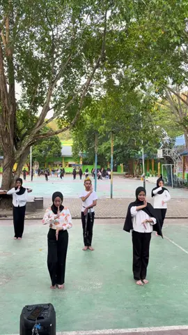 versi berlima #indonesiamenari #nusantar #4u #masukberanda #tariindonesia 