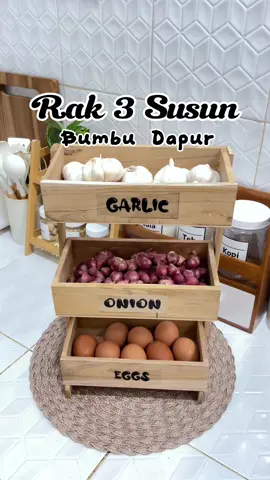 Rak susun bumbu dapur ini bikin perbawangan jadi lebih rapi. Dapur rapi = masak makin happy. #aku_mima #raksusunbumbudapur #rak3susunbumbubawangmerah #rakbawangaesthetic #fyp #lewatberandafyp #fypage 