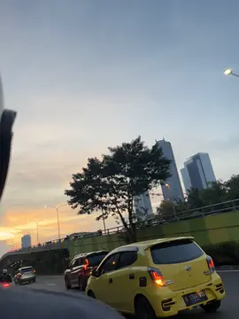 Terlalu banyak hal yang beta mau ubah tapi terjebak 🤣☺️#f #fypシ゚ #jakarta #senja_story #life 