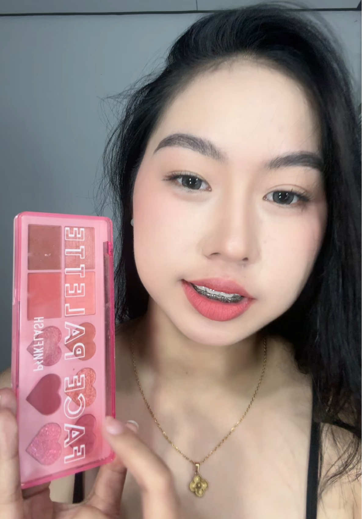This 4-in-1 PinkFlash Face Palette is all you need for eyes, blush, contour & glow! 💖 Plus may FREE brush pa. ✨ #MakeupOnABudget #PinkFlashPH #GlowUpGoals #BeautySteal #MakeupLovers 