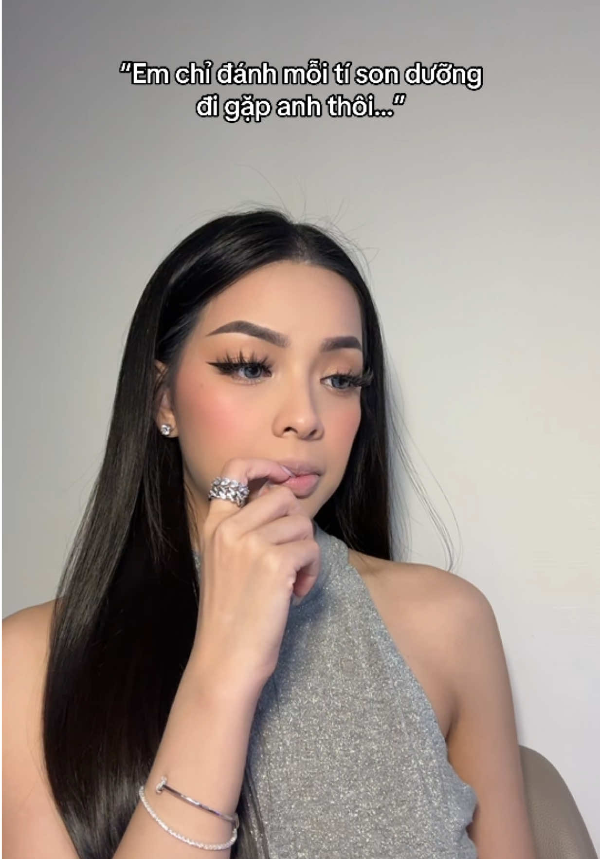 Thì son dưỡng thật nhưng mà là son dưỡng có màu lại còn tông neutral =))) #caslan #sonmoi #makeup #goclamdep 