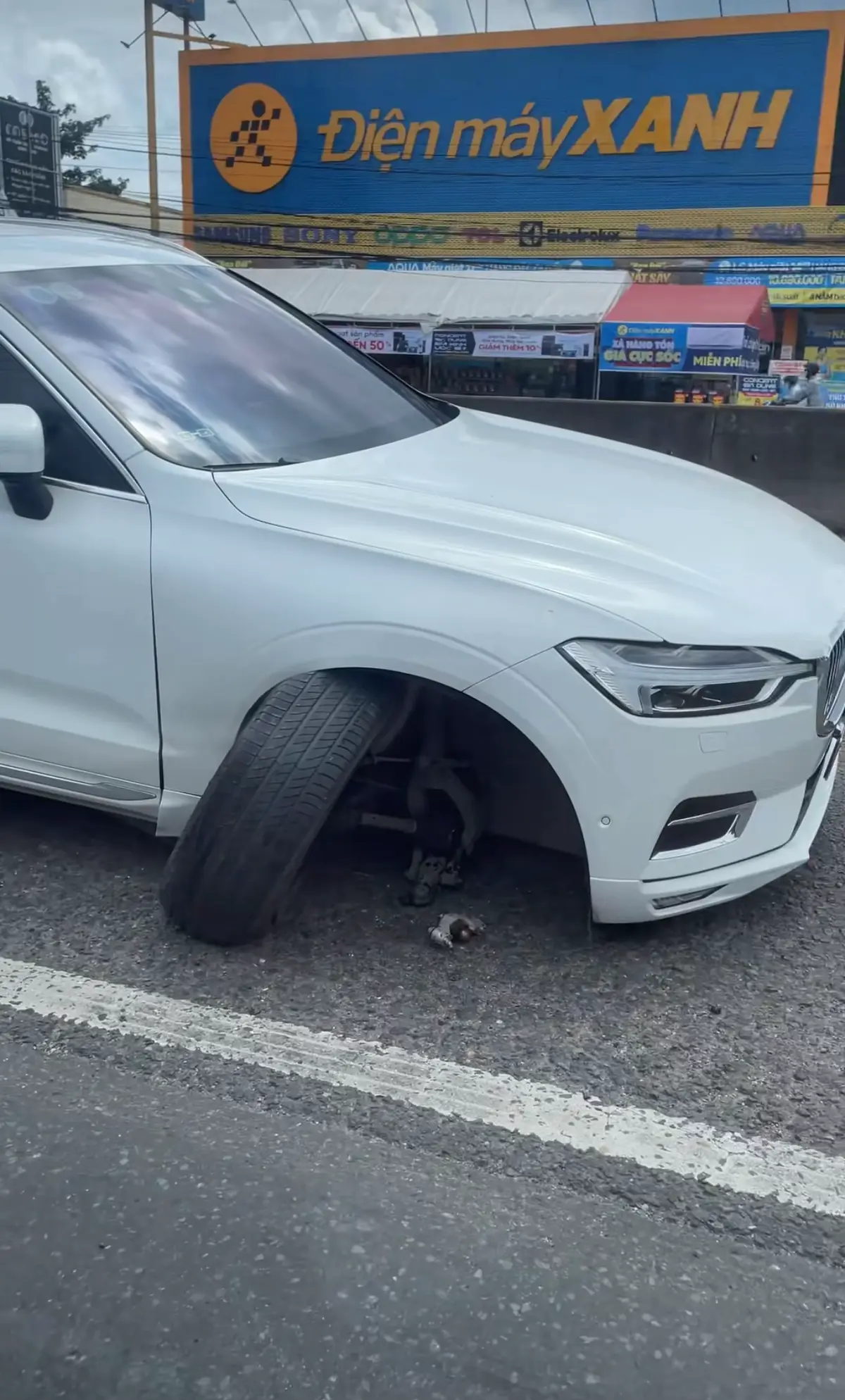 Mới siết bánh cho khách đi được 50m thì …#thosuachuaoto #dienototraining #dienoto 