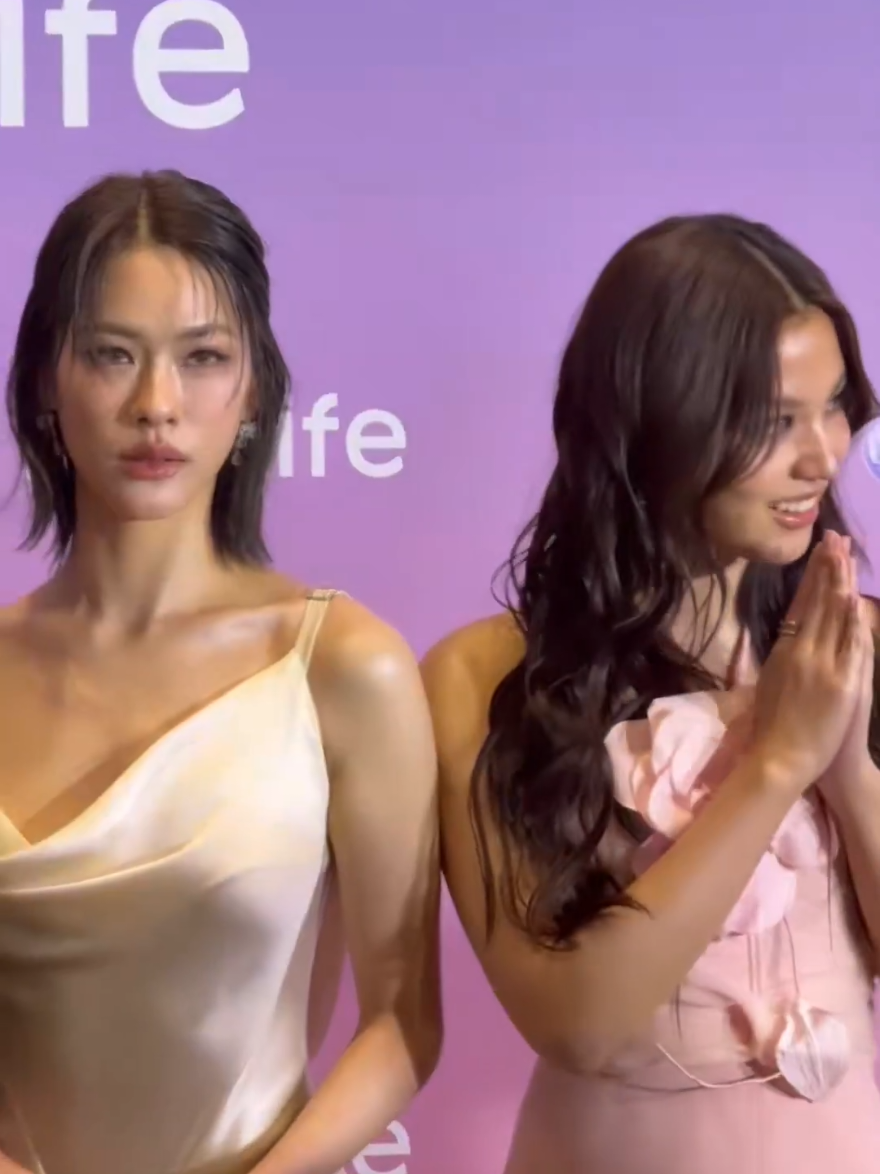 Dễ thương gấp đôi 🤍🤍🩷🩷 --------- X: CM2Connect EMBN AT Y ENTERTAIN AWARDS #YEntAwards2025xEmiBonnie