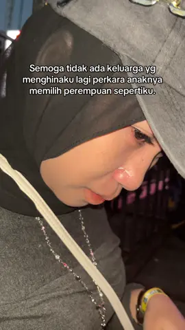 Ga semua cwe ga bnr perkara sekolah sambil kerja jadi sering pulang malam karna kerja diangkringan mereka jga ga mau ada di kondisi seperti itu