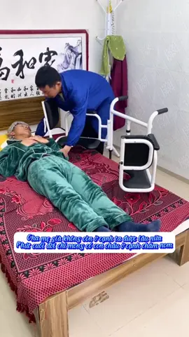 Xe nâng thuỷ lực dùng để đưa cha mẹ già đi vệ sinh hoặc đi tắm dễ dàng hơn #xenang #xenangthuyluc #xenangthehemoi #xelan #xeditam          