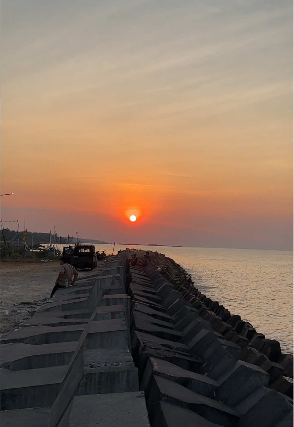 Sunset Pelabuhan Pasongsongan 📸 #sunset #cinematic #cinematicvideography #lagumadura #lagumaduraviral 