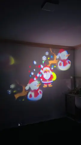 ✨ Transforme seu Natal em um verdadeiro espetáculo de luzes! 🎄 O Projetor Grande LED Natalino projeta imagens coloridas e vibrantes que deixam qualquer ambiente com clima festivo e encantador. Ideal para decorar sua casa, festas e eventos, ele cria uma atmosfera mágica com sua luz rotativa. 🌟 ✅ Projeções Natalinas Exclusivas ✅ Luz Colorida Rotativa para um efeito único ✅ Perfeito para festas e celebrações ✅ Fácil de usar e resultado imediato Leve a magia do Natal para dentro e fora de casa com um só clique! 🎅✨ #Natal #DecoraçãoNatalina #ProjetorLED #MagiaDeNatal #Festas   