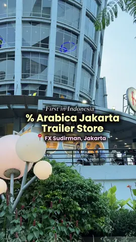 % Arabica just landed at FX Sudirman, with the first trailer concept in Indonesia!  Your new go-to spot with city views and perfect coffee.  Grab your cup and roam the city!🔭🗺️  #arabicaindonesia #coffeeshopjakarta #placestogojkt #jktgo #seetheworldthroughcoffee     
