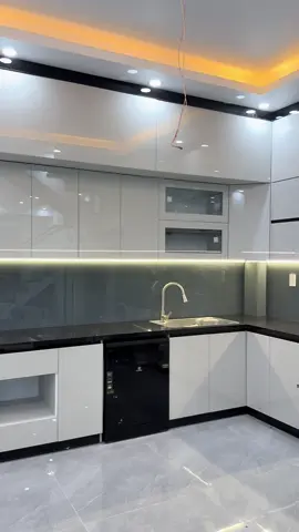 Em làm vì đam mê các bác ạ 😁. Bộ tủ bếp Thùng Nhựa cánh acrylic bóng gương này sang quá các bác ơi 😍#xuhuongtiktok #tủ_bếp_acrylic #thietkenoithat 