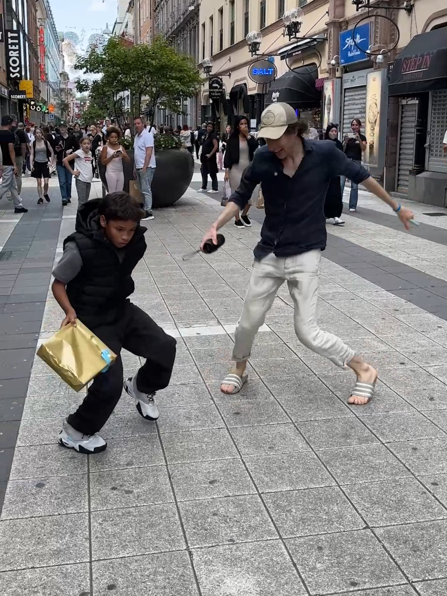 No hesitation to dance ❤️