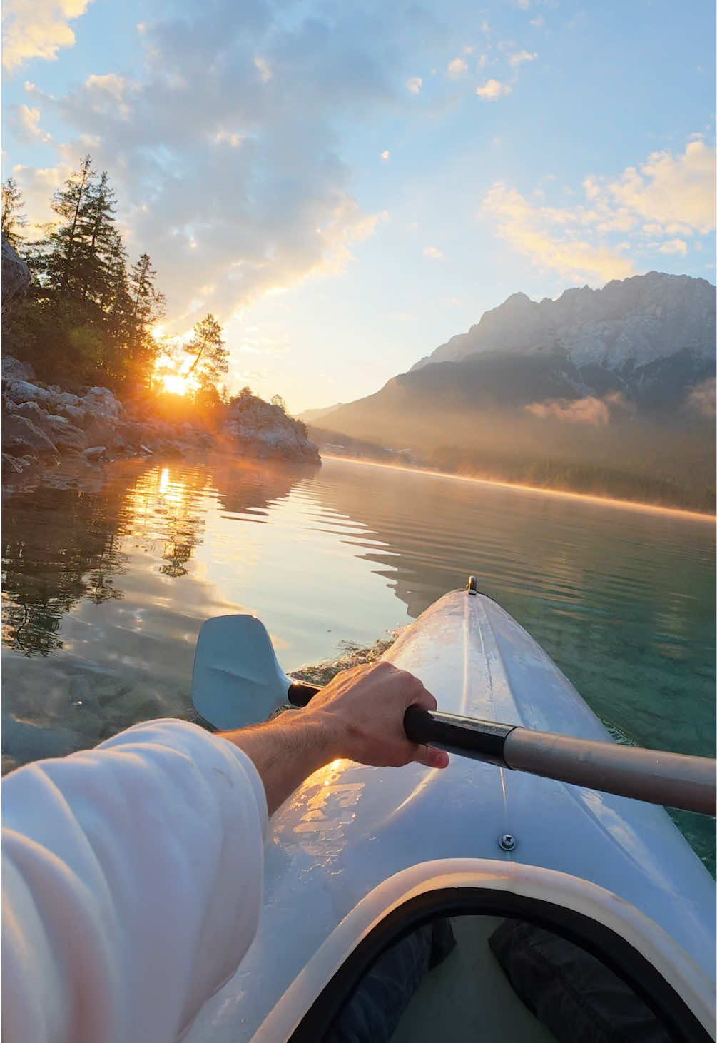 Anzeige | Never forget your @DJI Official Nano when the light gets good. ☀️ I set my alarm in the middle of the night and paddled out in the dark which was a bit scary. But when the sun came out the lake looked like another world. 🌅 The quality is insane for such a tiny camera. I filmed in 4K 30fps with D-Log. The best camera to bring on every trip and mount anywhere.
