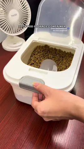 Size reference: 5L ang nasa video, kasya up to 2-3KG na catfood #petfoodstoragecontainer #storagecontainer #foodstorage #marielleeeeeyyy 