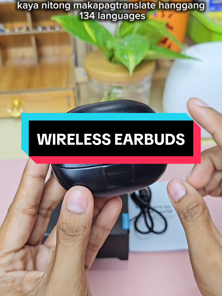 Ito yong wireless earbuds na kayang makapagtranslate hanggang 134 languages. #earbuds#wirelessearbuds#earbudstranslator#viral 