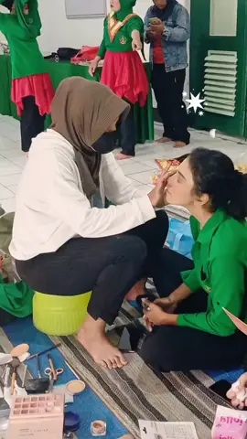 Persiapan jelang perlombaan trims Mb Farid utk make up & kostumnya #makeup #persiapanlomba #kostum #rindamivdiponegoro #hut64rindam4 @rindam.iv_diponegoro