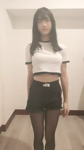 煮飯燙到手 好痛(⁠ ⁠≧⁠Д⁠≦⁠) #抖音爸爸別限我流 #不喜歡請直接滑掉 #流量回來 #跳舞日常 #高二 