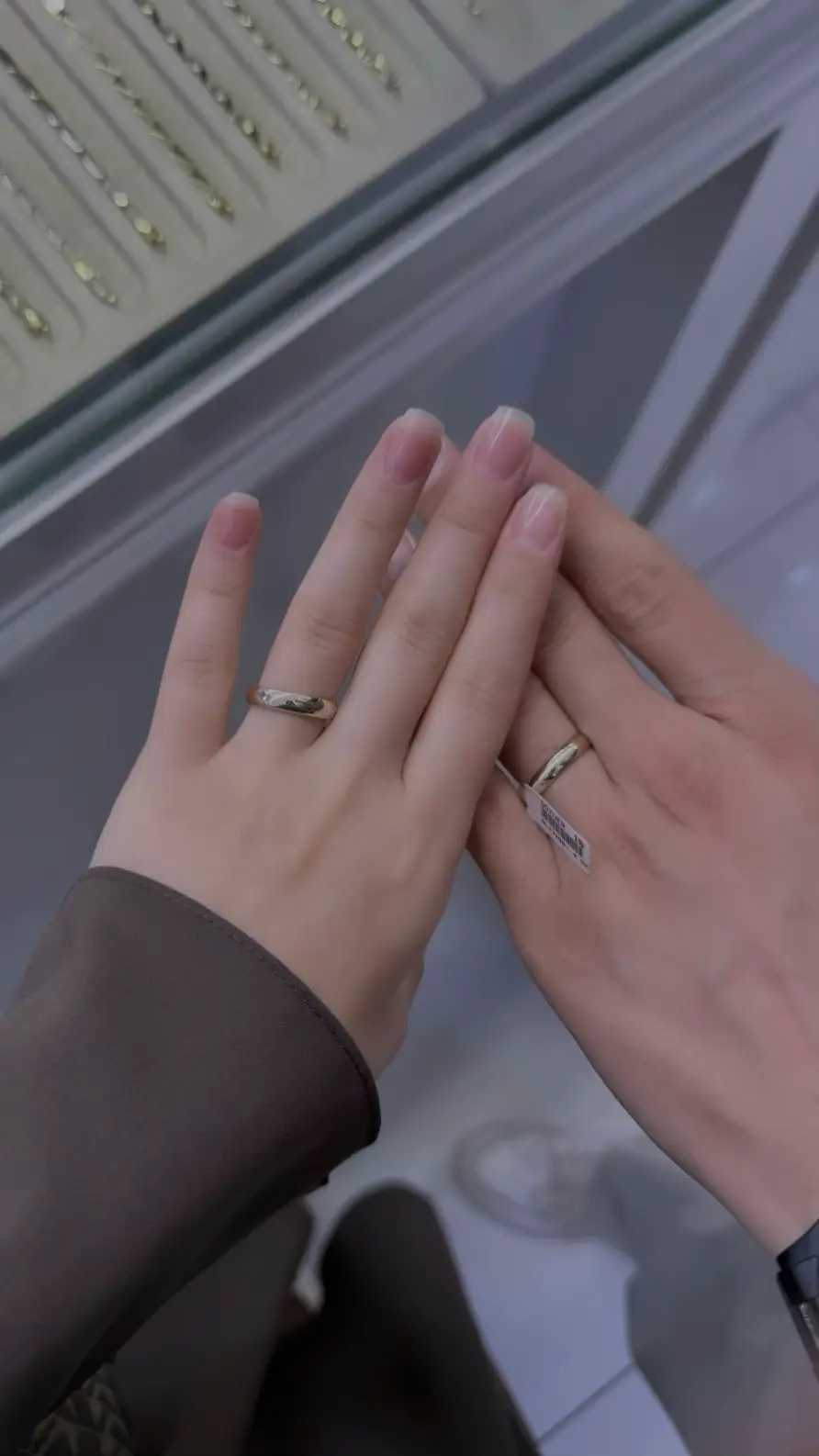 can evimde bir telaş 🥹🤍 #keşfet #yüzük #alyans 