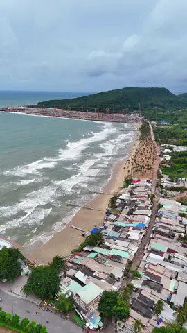 Công trường lấn biển xây Trung Tâm Hội Nghị APEC ở Đặc Khu Phú Quốc. là một trong 21 dự án phục vụ Hội nghị APEC 2027 tại Đặc khu Phú Quốc, có diện tích khoảng 28 ha, gồm các hạng mục trung tâm hội nghị 3.500 chỗ, trung tâm báo chí 3.000 chỗ, khu Quảng trường, bảo tàng, cung văn hoá, cung thiểu nhi, cung triển lãm...#phuquoc #apec #apec2027 #apec2027phuquoc 